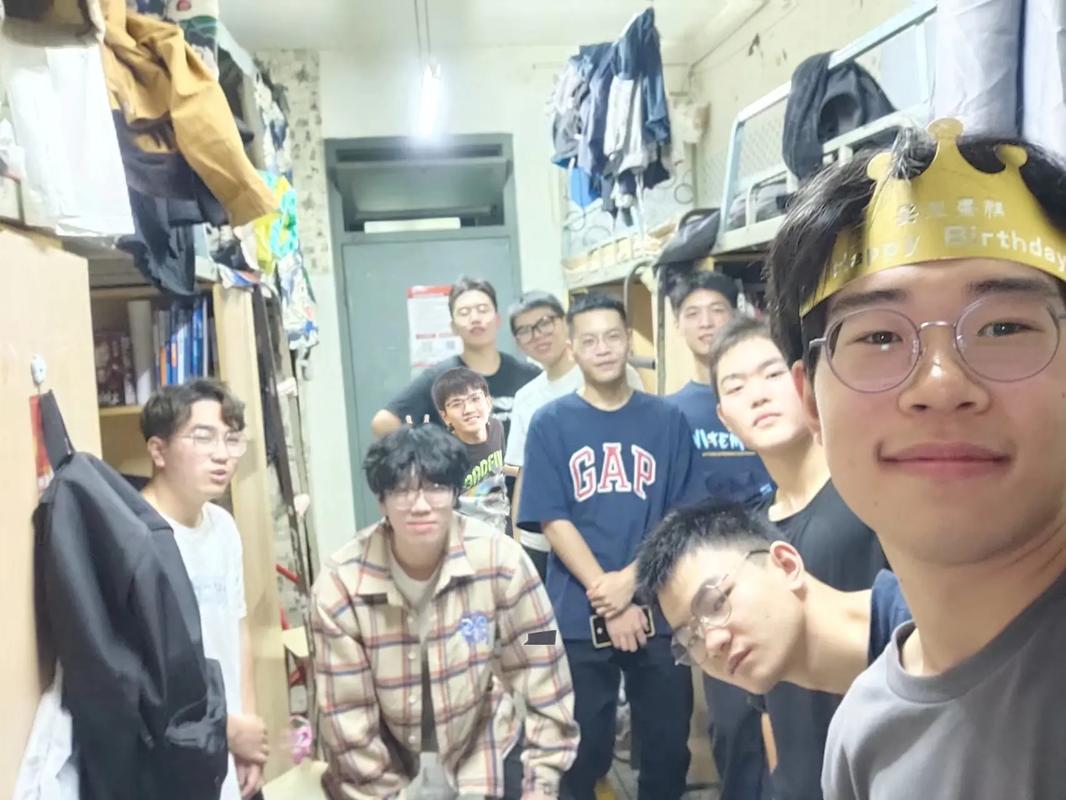 昨晚三个人一起做(昨晚三个人一起做：共享欢乐时光的秘诀)