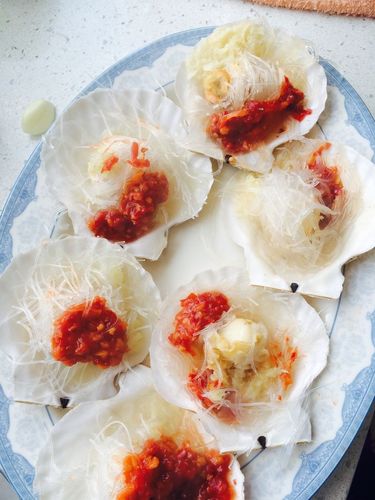 腿张开就能吃扇贝了吧(腿张开的扇贝：轻松享受美味海鲜)