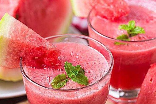 为什么吃冰西瓜容易拉肚子(“冰西瓜：为什么食用后容易导致腹泻的详细说明”)