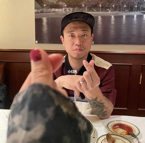 胆大CHINA外卖小哥GARY(胆大CHINA外卖小哥GARY：揭秘外卖行业的幕后英雄)