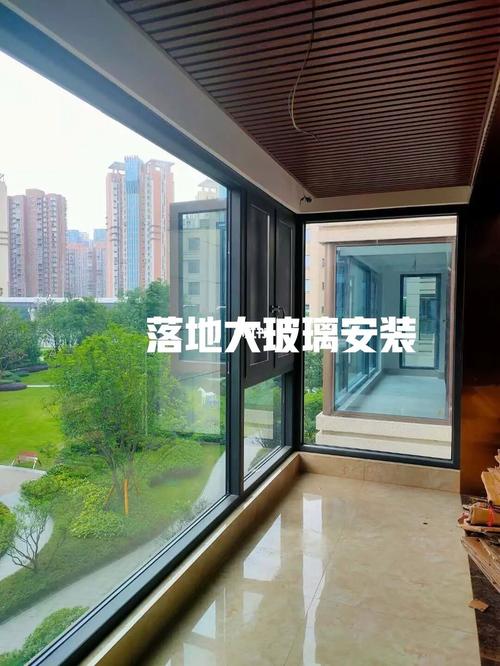 在落地玻璃窗前做视频(落地玻璃窗前视频拍摄技巧与创意灵感)