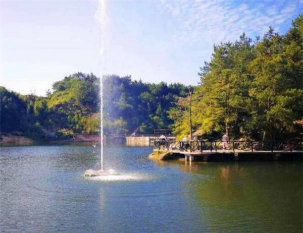 朋友把我玩成了小喷泉(“朋友把我玩成了小喷泉：揭秘背后的趣味互动与友情考验”)