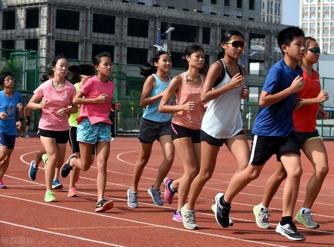 和体育生做是种什么体验(和体育生做：体验运动激情与团队精神的奇妙之旅)