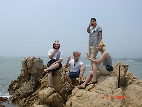 我们四个人换着玩的感觉(四人轮换游戏的体验与感受)