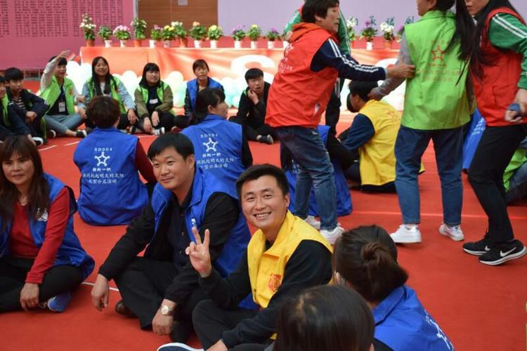 有没有三个人一起做过的(“三人同行：探索共同活动与合作项目”)