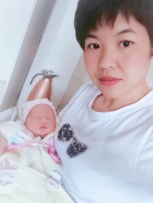 两个客户一起吃我的奶(共享母乳：两个客户一起享受我的奶的详细说明)