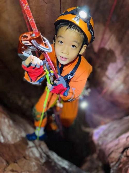 双指探洞感觉要喷了hi(双指探洞感觉要喷了：深入探索的快感体验)