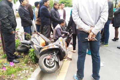 在车里被撞了八次高AO(高AO：在车里被撞八次的惊险经历)