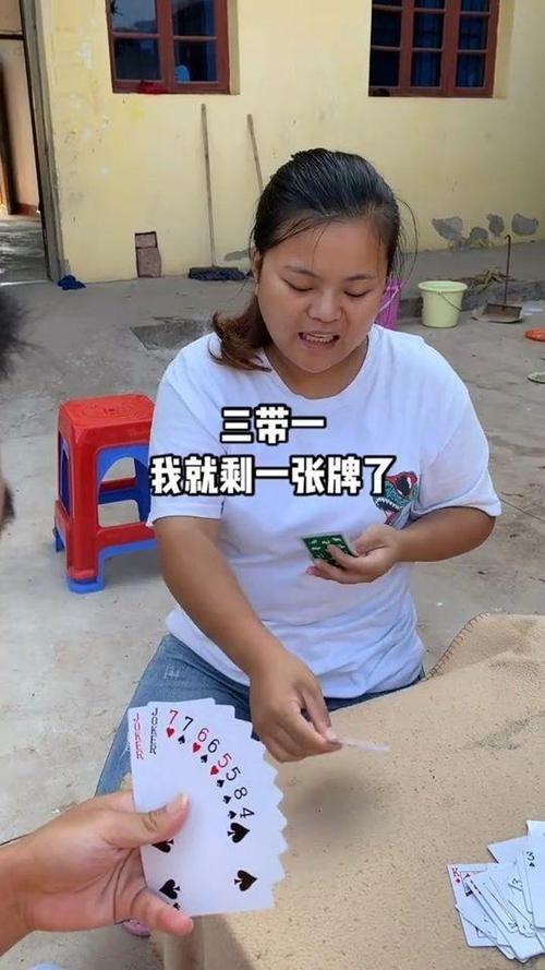 打扑克视频又叫又疼原声(打扑克视频：原声体验与技巧详解)