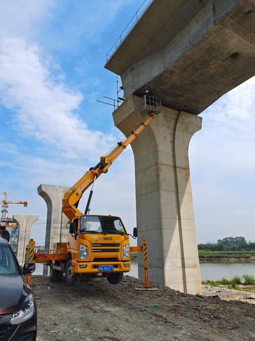 在车里被撞了八次高AO(高AO：在车里被撞八次的惊险经历)