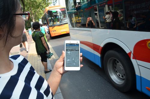 穿戴式跳D放在里面坐公交车(穿戴式跳D设备：便捷出行，公交车上的舒适体验)