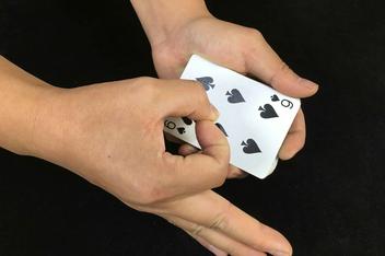 不遮挡扑克的视频(不遮挡扑克视频：揭秘魔术技巧与表演艺术)