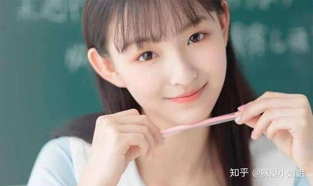 嘴巴含胸的感觉知乎(嘴巴含胸的感觉：知乎用户的真实体验分享)