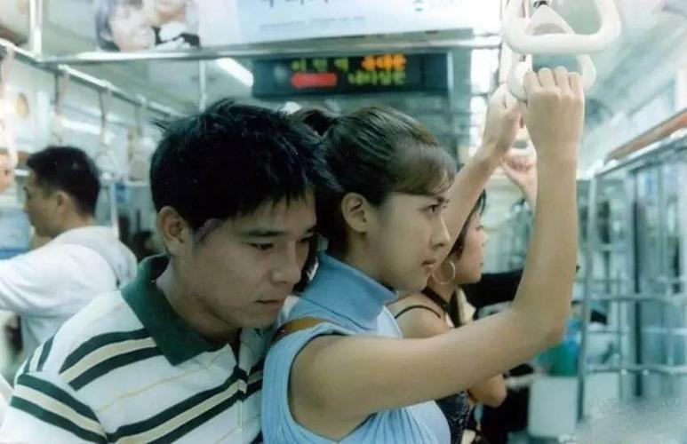 坐公交车被别人c了的感觉(“坐公交车遭遇骚扰：如何识别并应对不适当行为”)