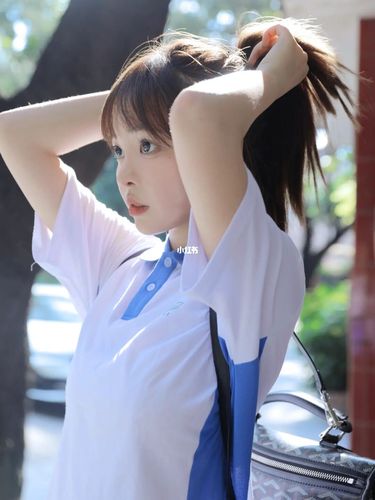 夏天校服太透了r头(夏天校服太透了：如何选择适合的校服材质与设计)