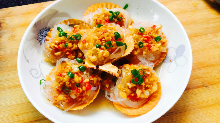 腿张开就能吃扇贝了吧(腿张开的扇贝：轻松享受美味海鲜)