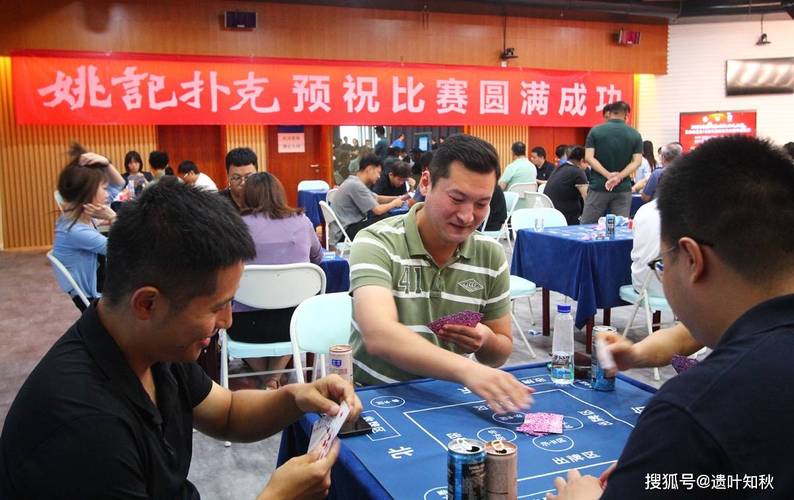 双人床上打扑克的全过程(双人床上打扑克的全过程：娱乐与技巧的完美结合)