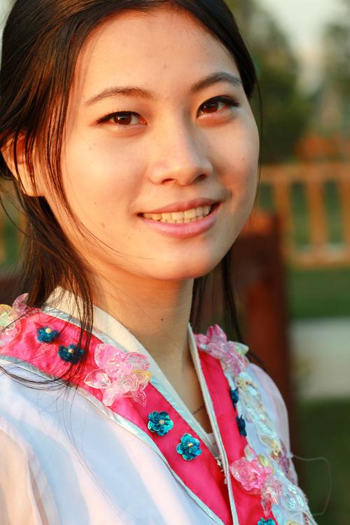 村长压在小萍身上耕耘着(“村长与小萍：揭秘乡村耕耘的真相”)