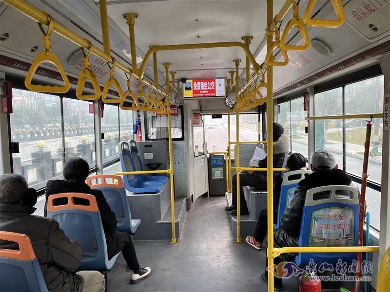 坐公交车被别人c了的感觉(“坐公交车遭遇骚扰：如何识别并应对不适当行为”)