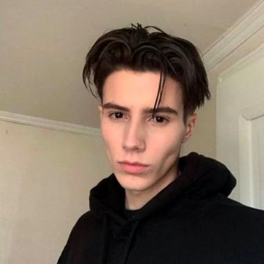 高冷男受用钢笔玩自己后面(高冷男受用钢笔玩自己后面：探索独特个性与自我表达的艺术)