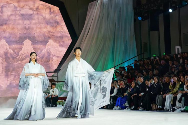 女性半夜莲花开什么意思(女性半夜莲花开:揭秘其神秘寓意与文化背景) 女性半夜莲花开什么意思(女性半夜莲花开:揭秘其神秘寓意与文化背景)