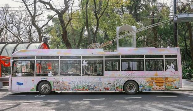 公交车后车座的疯狂运动(“公交车后车座的疯狂运动：揭秘城市交通中的隐藏现象”)