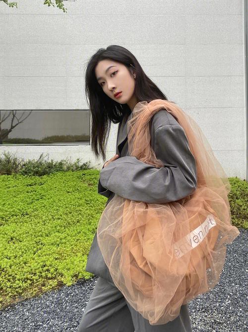 女朋友个子矮但做起爱来(女朋友个子矮但做起爱来:揭秘身高与性生活的奇妙关系) 女朋友个子矮但做起爱来(女朋友个子矮但做起爱来:揭秘身高与性生活的奇妙关系)