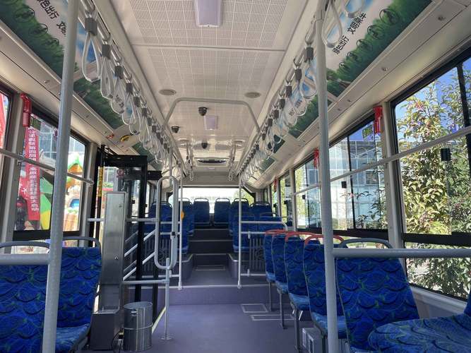 穿戴式跳D放在里面坐公交车(穿戴式跳D设备：便捷出行，公交车上的舒适体验)