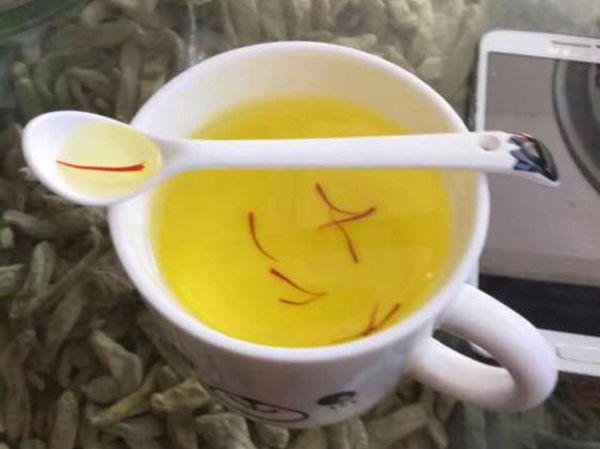 藏红花泡水喝的正确方法(藏红花泡水喝的正确方法：健康养生的黄金法则)