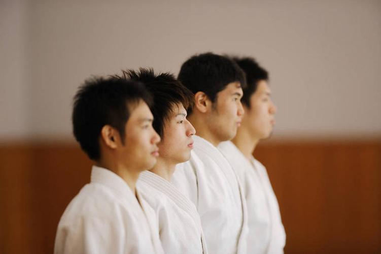 四个人换着玩的过程叫什么(四个人换着玩的过程:团队互动与角色转换的艺术) 四个人换着玩的过程叫什么(四个人换着玩的过程:团队互动与角色转换的艺术)