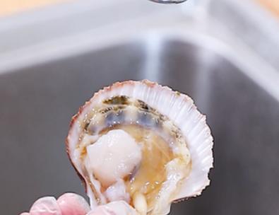 把腿扒开就可以吃到扇贝了 把腿扒开就可以吃到扇贝了