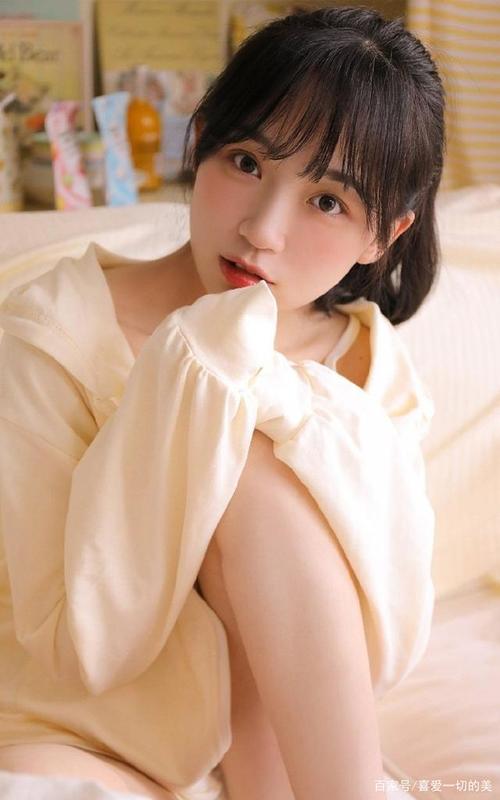 粉嫩被两个黑粗大频繁进出