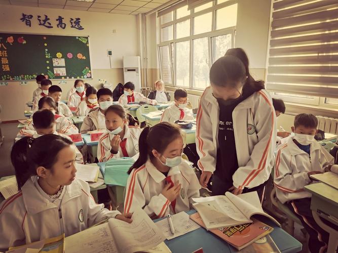 把英语课代表按在地上做哭了