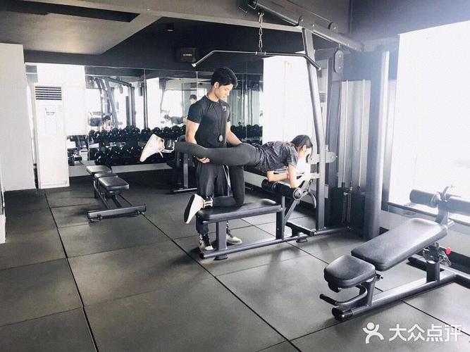 健身房几个私教弄了好几次(健身私教C了好几次啊阿啊)