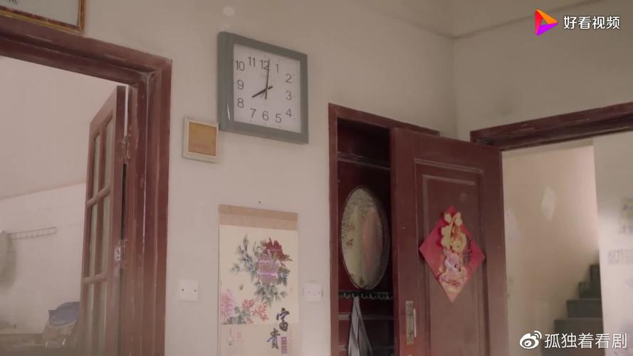 蛇的两坨进不去顾蔓(伸进同桌奶罩里摸她胸作文)
