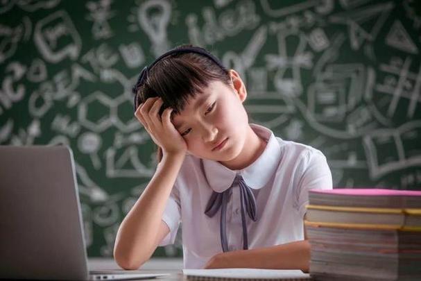 成绩差成为全班发泄用的玩具(成绩差的烦恼)