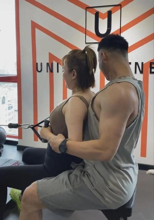 被夫の上司持久侵犯(被健身房教练玩晕小茹)