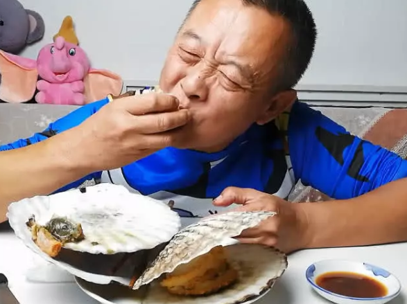 办公室迈开腿让我吃一吃你的扇贝(半夜家里没人爸爸就是不让睡)
