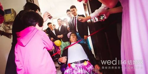 新郎婚礼沉迷游戏(新郎婚礼沉迷游戏,奇葩行为贻笑大方)