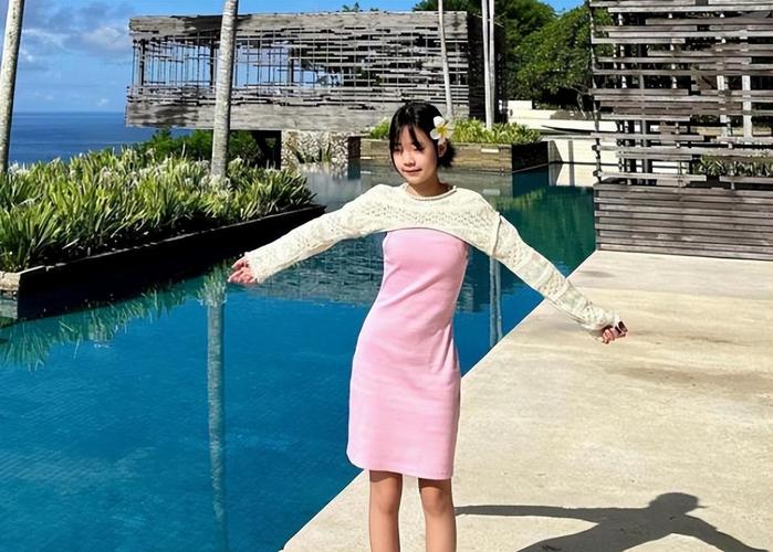 向着小花园深处前进(小SA0货大JI巴CAO死你啊)