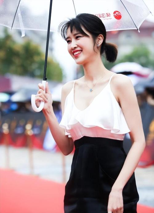 和离婚的女儿的一次(和朋友共享我的娇妻燕子) 和离婚的女儿的一次(和朋友共享我的娇妻燕子)