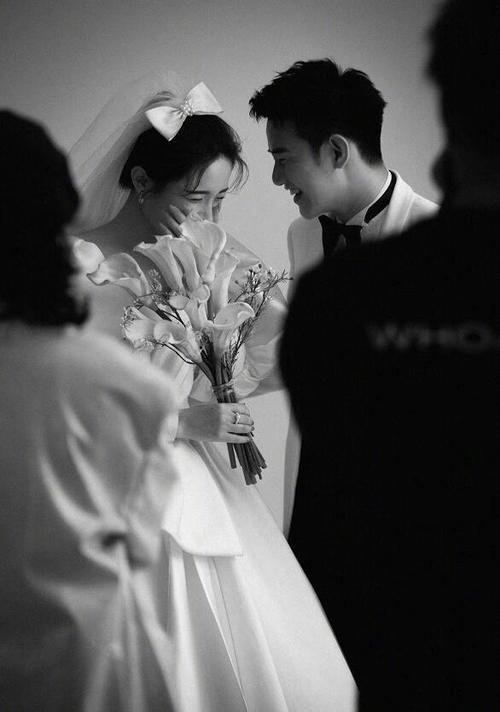 阿哲老婆珊珊家庭背景(啊好烫撑满了公车校花) 阿哲老婆珊珊家庭背景(啊好烫撑满了公车校花)