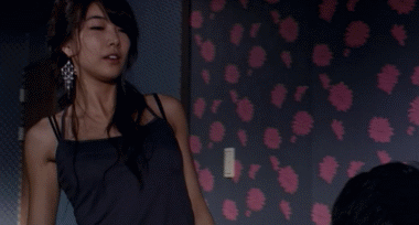 娇妻玩4P被3个男子伺候(娇妻在卧室里被领导爽电影)