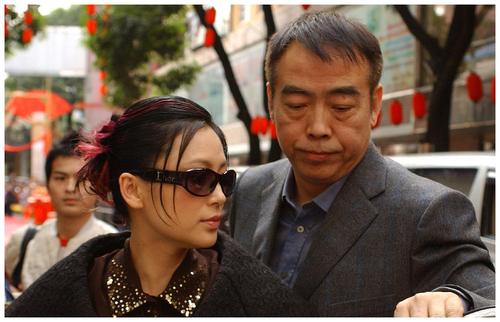 早晨起来发现下面还连在一起(早就想在你家是上你了总裁)