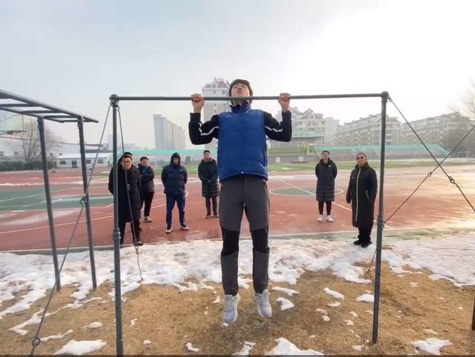 老师在单杠c了我一节课(老湿影院十分钟免费)