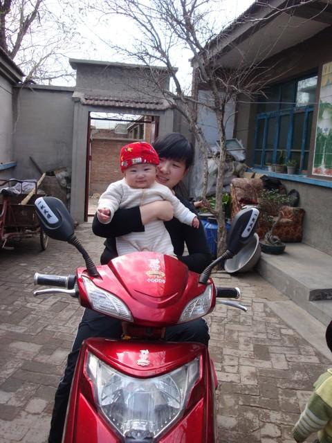 爸爸说家里没人可以C(爸开车我抱着妈妈去姥姥家) 爸爸说家里没人可以C(爸开车我抱着妈妈去姥姥家)