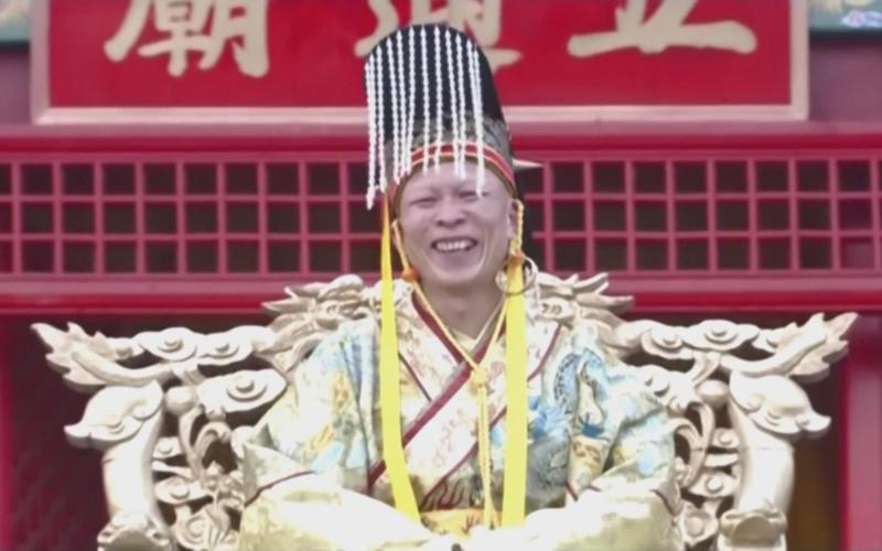 帝王在龙椅上弄臣子(帝王的龙椅)