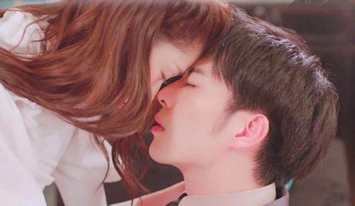 奈何boss要娶我2免费版(男孩把坤坤放在女孩坤坤里面)