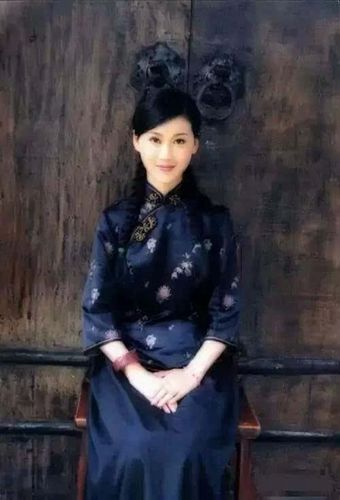 33张赤裸裸的女生图