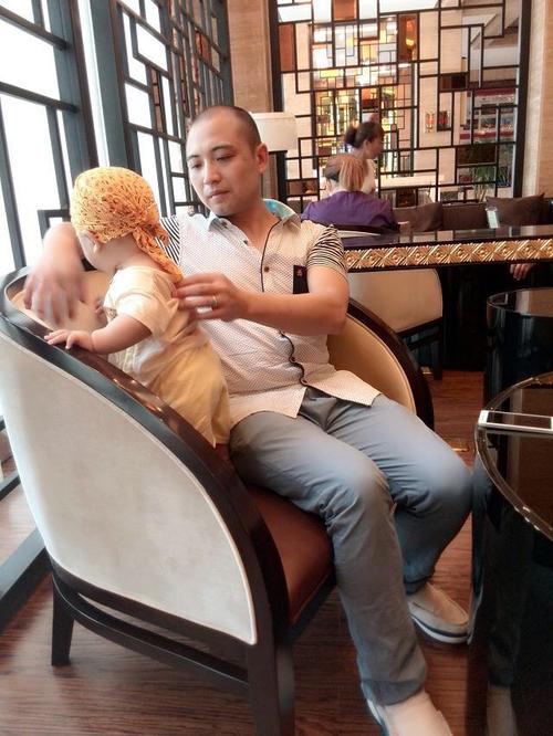 嗯在浴室里做到腿软(你的东西比老公大得多)